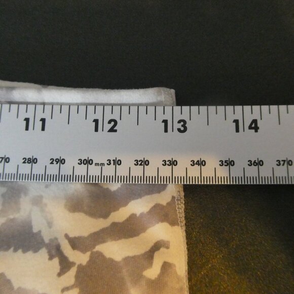 Fabletics Boost PowerHold High-Waisted 7/8 Leggings 26x24 Tiger Stripe Size M - Picture 8 of 9